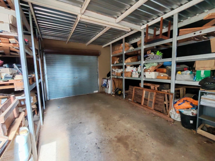 6 Bedroom Property for Sale in Pellissier Free State